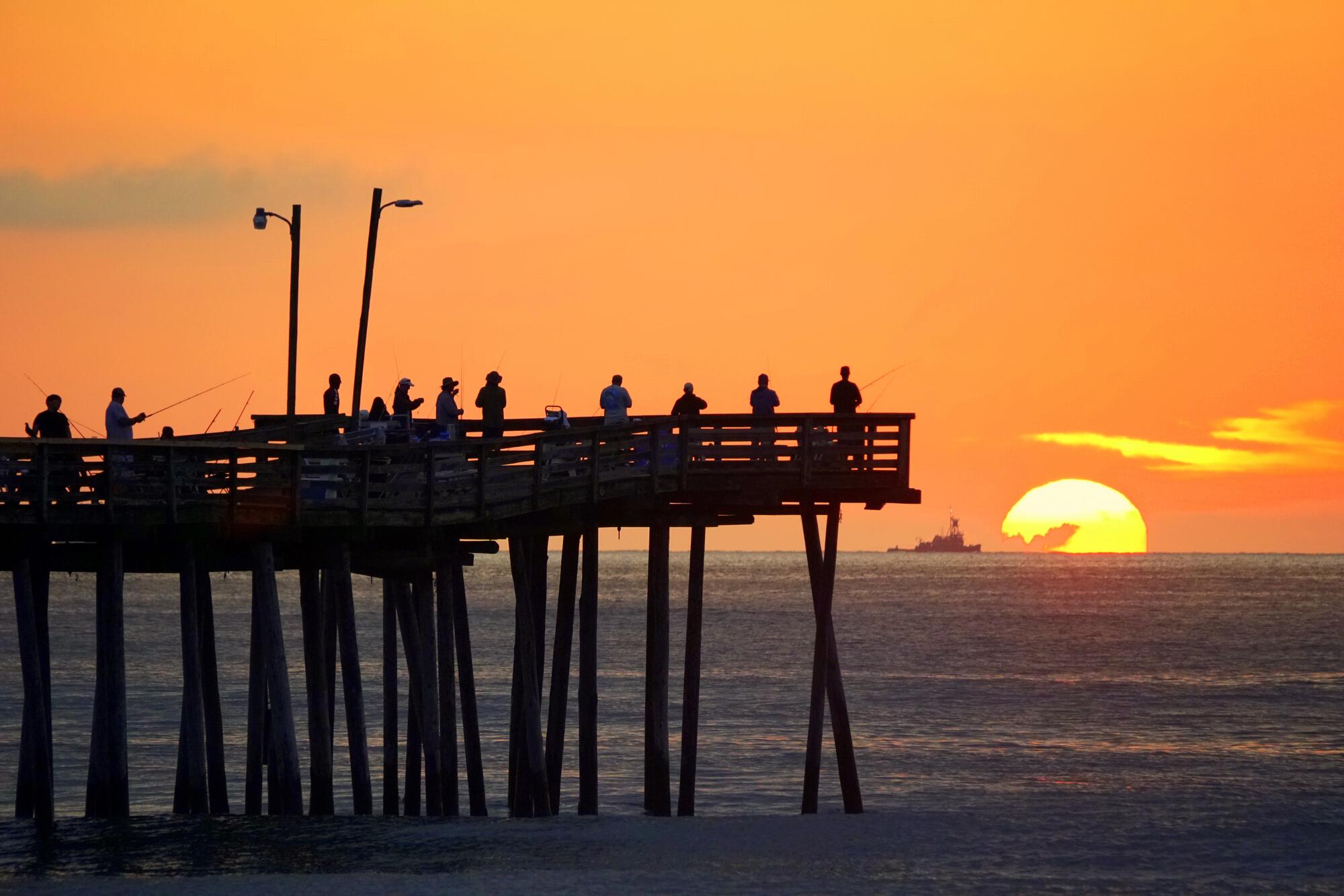 beautiful_sunrise_overlooking_the_fishing_pier